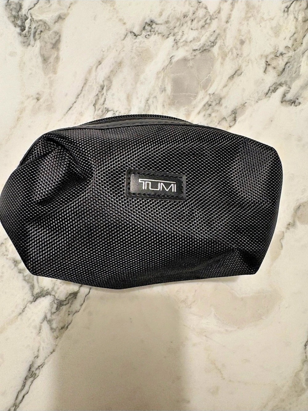 Tumi Alpha 3 Travel Kit Black Cosmetic Pouch for Delta